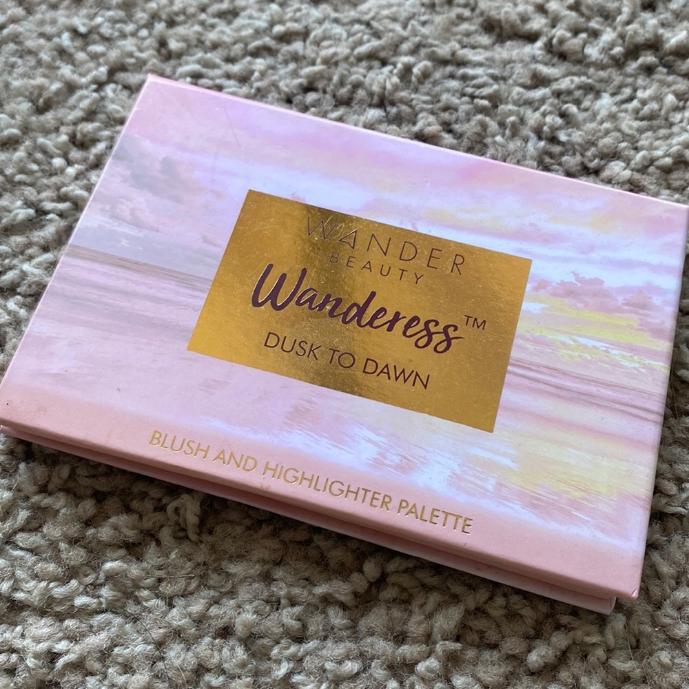 Never used wandress blush and highlighter palette